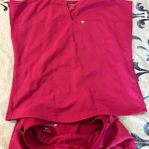 Medium Fabletics and 1 Comeni scrubs excellent used condition.